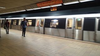 思っていたよりもきれいな地下鉄