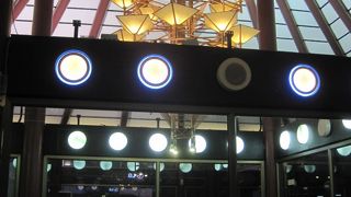 ラウンジの喫煙スペースはけっこう広かったです