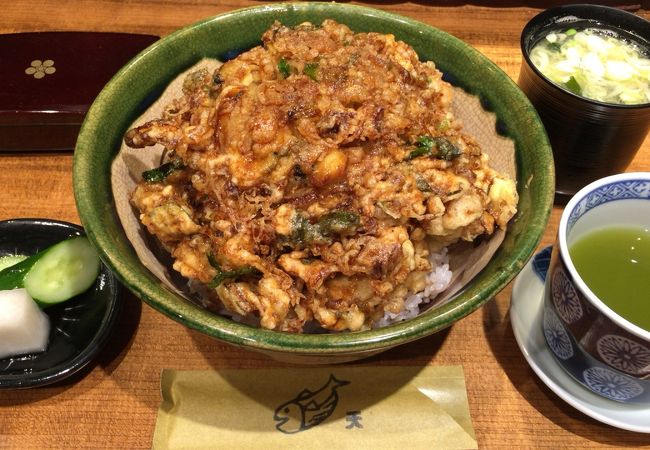 サザエのかき揚げ丼が有名なお店です。