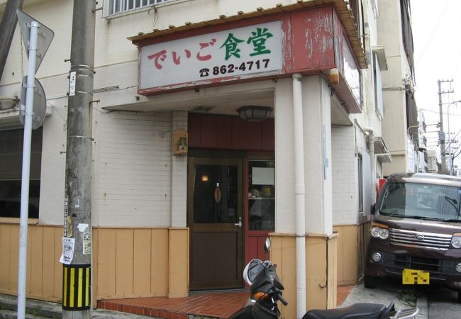 “沖縄の食堂”という感じのお店です