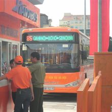 終点ハノイ駅に到着の86番バスは情報に存在しません。