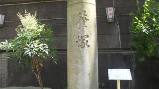 綱敷天神社の境内にあります