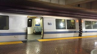 主に空港から市内・近隣都市への移動手段。