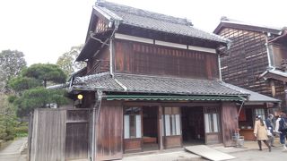 木造２階建ての商店