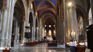 青色の天井が美しい