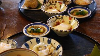 ひっそりとした場所にあります