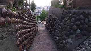 両側のデザインの違いが秀逸です