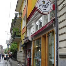 テイクアウトする人も多い、人気のお店です。