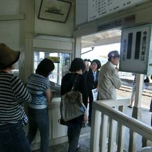 上総山田駅無人駅だけれど改札を通ります。