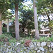 神の湯が湧く神社