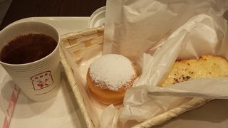 朝早くからイートイン出来ます。