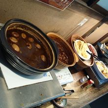 赤味噌料理が好きなだけ食べられます。