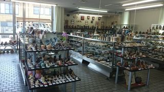 常滑市の観光情報が集まり、またお土産物の陶磁器が沢山並らぶ施設です。