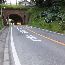 平行している電車道。