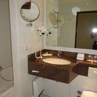 清潔なバスルーム