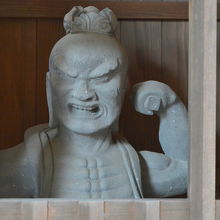 意外と誰も気が付かない石像の阿形