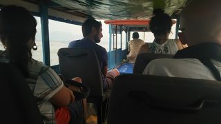 ボート-パークウー洞窟へ