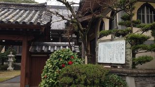 住宅地の中にお寺はありました