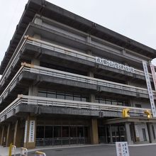 建物は大きいです。が、建物自体は殺風景です。