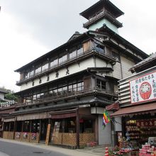 大きいです。文化財です。