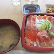 テカポのサーモン丼・湖畔レストラン