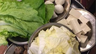 リーズナブルに本場の羊肉火鍋が食べられる