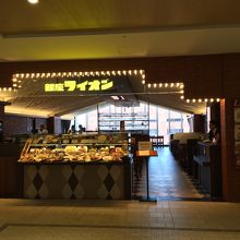 上がってくると最初にLIONがありました