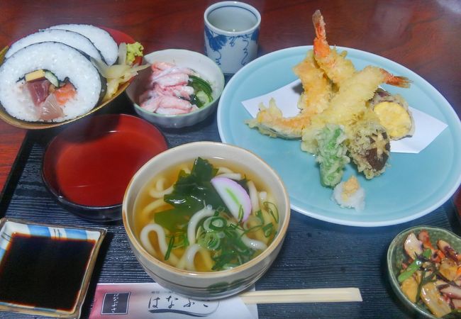 ドデカ寿司ネタと人気のランチや定食【はなぶさ】