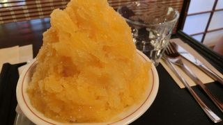 素材一つ一つにこだわりのスイーツの店。オリジナルのかき氷はおすすめ。