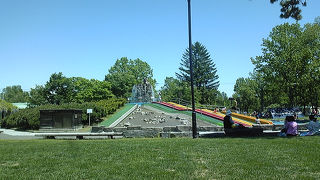 ウオータースライダーがある公園