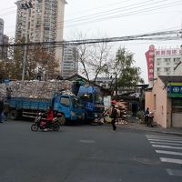 上海駅から大統路を歩いていくとホテル近くはこのような景色です