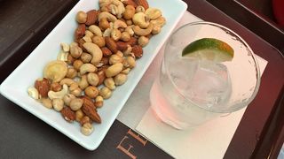 なんばHATCH側のカフェ