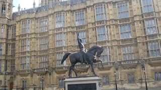 日本の国会議事堂の参観（見学）はタダですが…