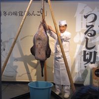 ロビーでのあんこう吊るし切り実演