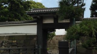 大奥から外部に直接通じる門なのです。