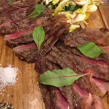 お肉は味が効いています