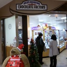 以前量り売りのおかしがあったところに新規参入。