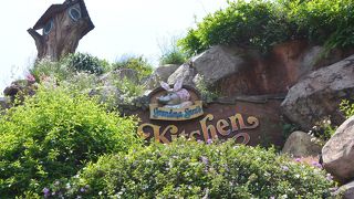 外観からは想像つかないほどの広い店内