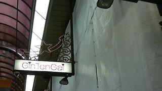 星空のような電飾がきれいなアーケード街