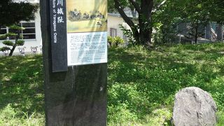 安っぽい板の城は外した方がよい