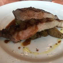 肉の旨みを引き出した肉料理