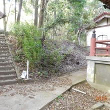 階段の上は櫓台跡