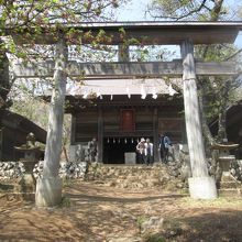 頂上付近にある御嶽神社