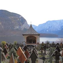墓地から見たハルシュタット湖
