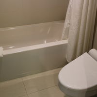 ウォシュレット付きで快適、大きさもじゅうぶん