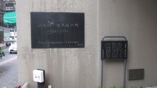 祖父経営の谷崎活版所で生まれたそうです