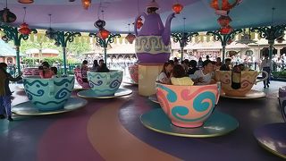 アリスの魔法が振り掛けられたティカップ