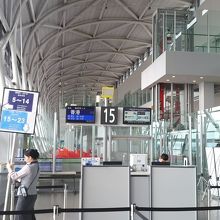 中間駅を降りて搭乗ゲート付近です♪(^_^)/