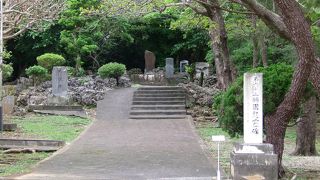 沖縄戦に於けるすべての戦没者のお名前が刻まれています。』by