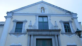 世界遺産集中地にあるこじんまりした教会 